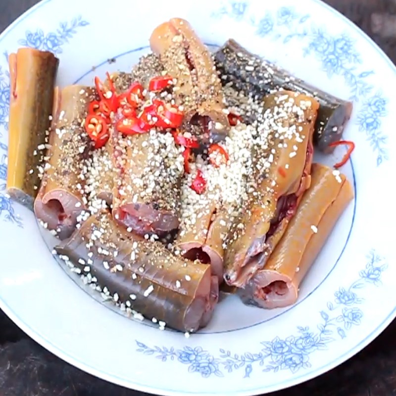 Bước 3 Ướp lươn Lươn hấp sả ớt