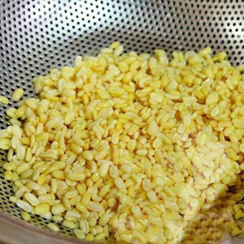 Bước 1 Vo sạch gạo nếp và đậu xanh Xôi vò hạt sen bằng nồi cơm điện