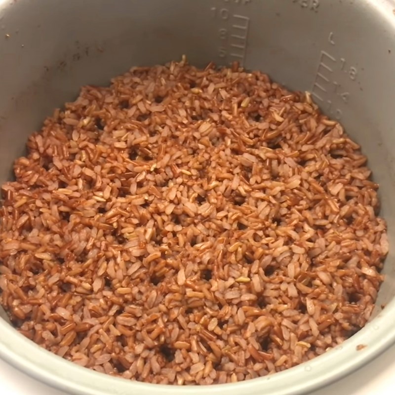 Bước 1 Vo và nấu gạo lứt Cơm gạo lứt hấp lá sen