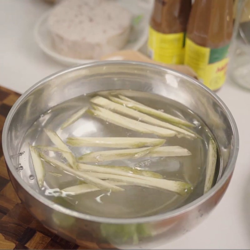 Bước 2 Sơ chế các nguyên liệu khác Bánh cuốn tôm chua