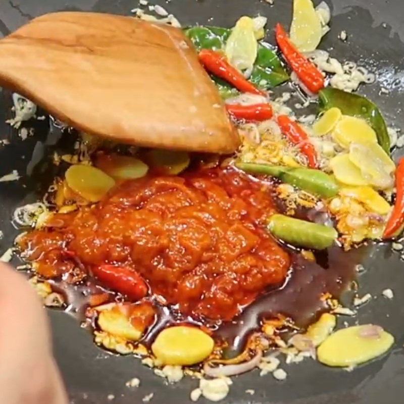 Bước 3 Xào ốc Ốc lác xào sa tế