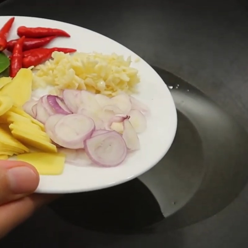 Bước 3 Xào ốc Ốc lác xào sa tế