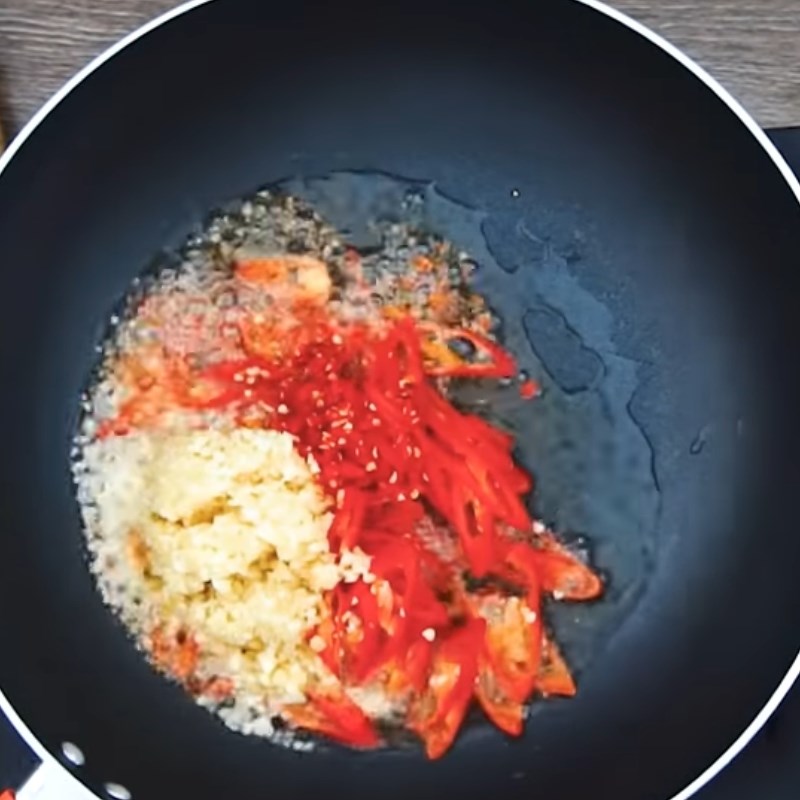 Bước 3 Xào ốc Ốc lác xào sả ớt