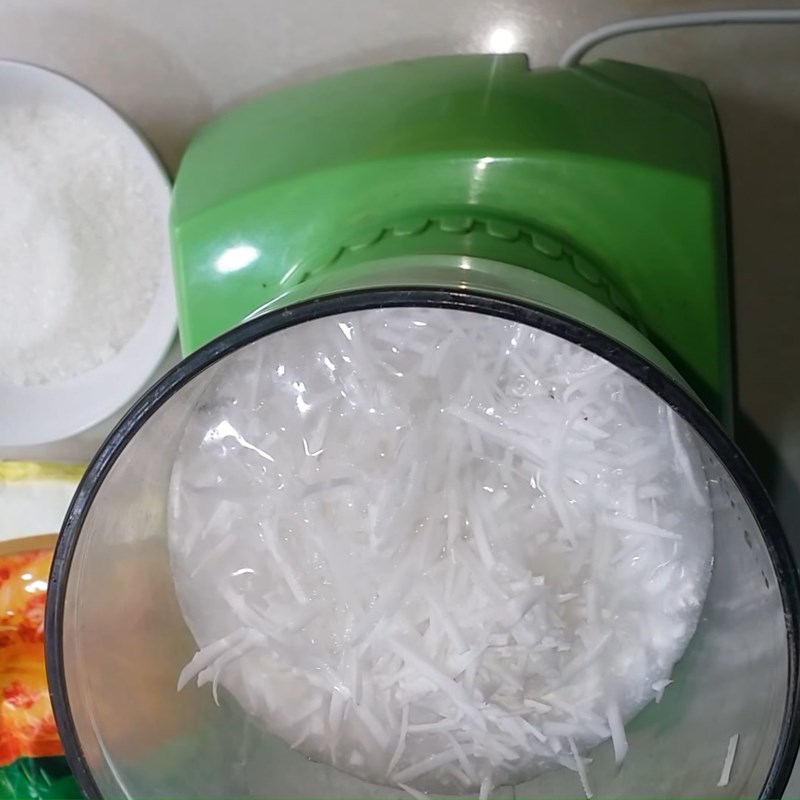 Bước 1 Xay dừa Bánh xèo ngọt