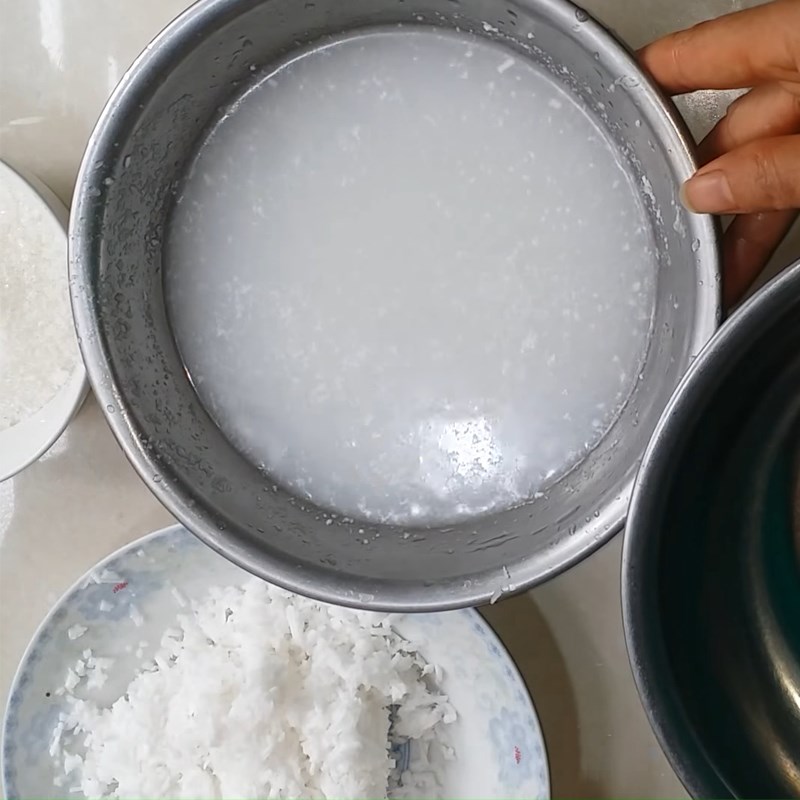 Bước 1 Xay dừa Bánh xèo ngọt