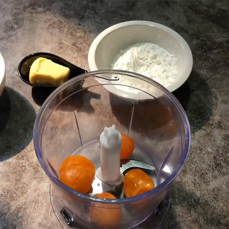 Bước 1 Xay hỗn hợp sữa trứng muối Sốt trứng muối dùng cho các món bánh