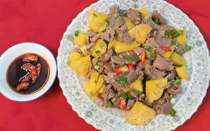 Thịt bò xào dứa (thơm)