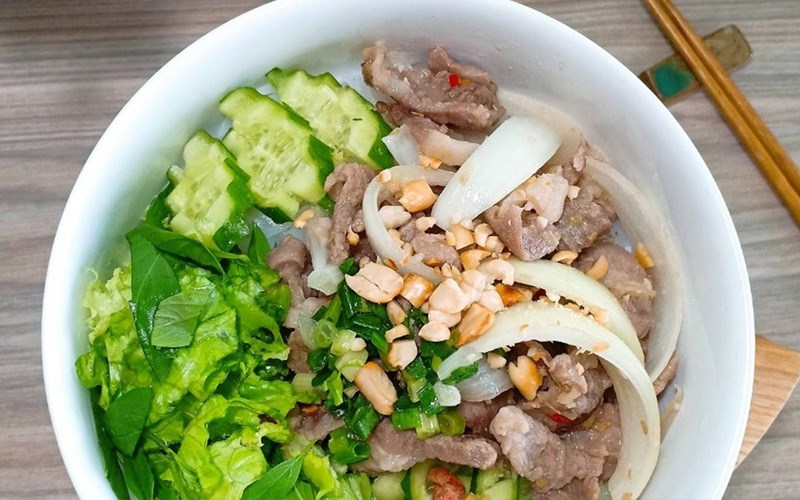 Bún xào thịt