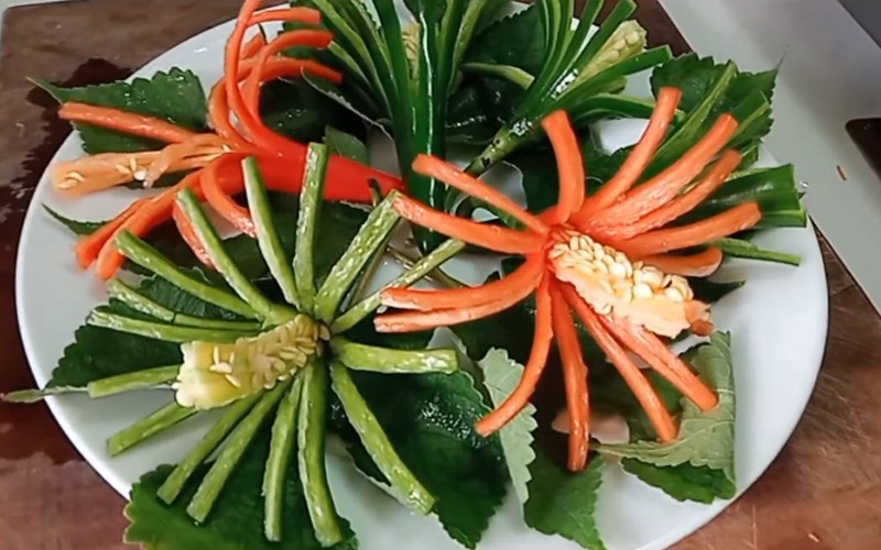 Tỉa hoa đồng tiền từ ớt