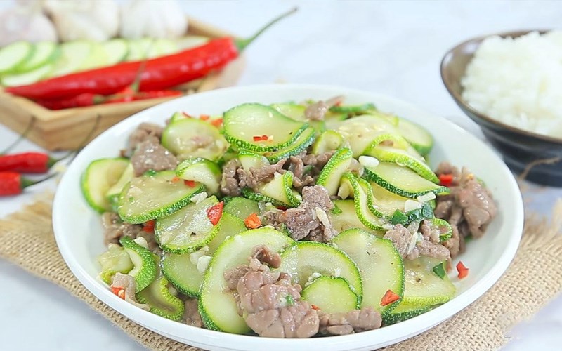 Thịt bò xào bí ngòi