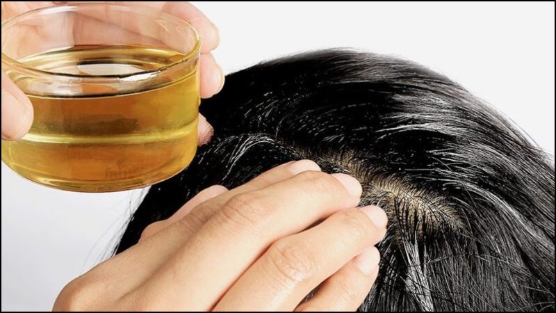 avocado oil moisturizes the hair