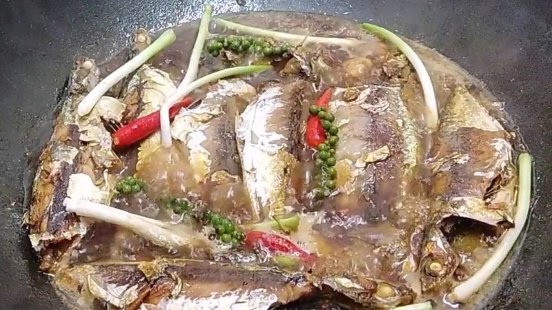 Cá bạc má kho lạt