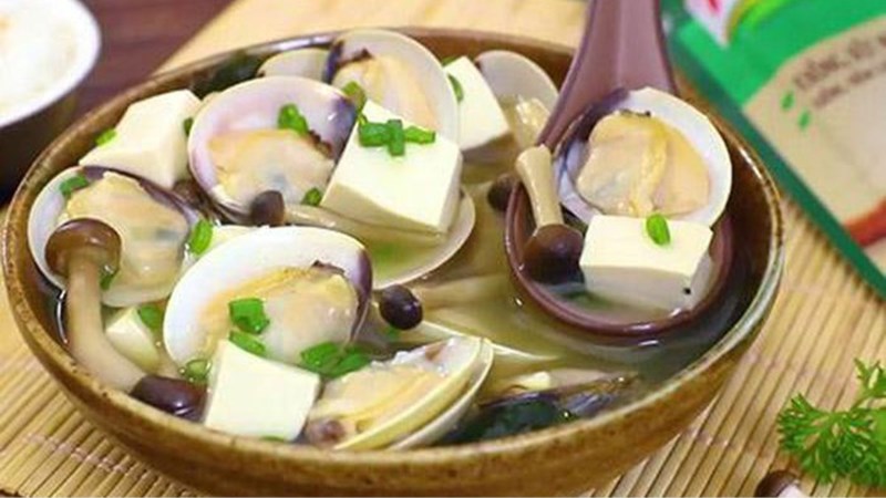 Canh nghêu nấu miso