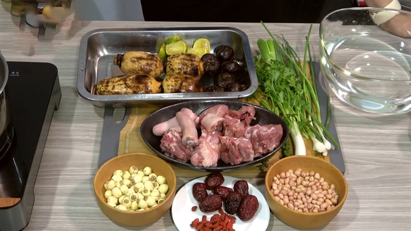 Nguyên liệu món ăn đuôi heo hầm củ sen