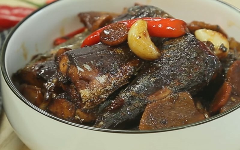 Cá nục kho riềng