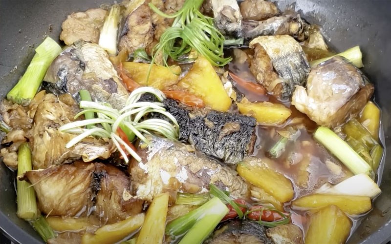 Cá nục kho thơm (dứa)