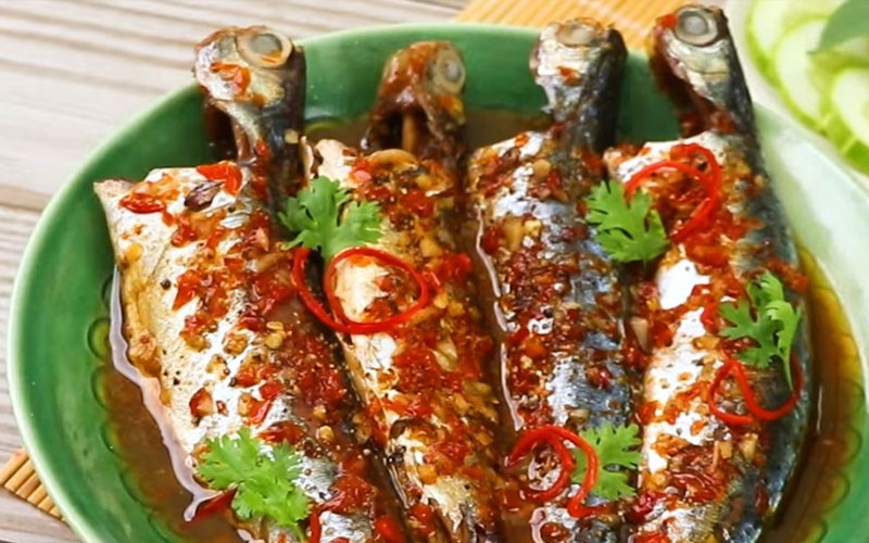Cá nục kho coca