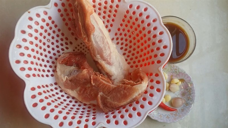 Nguyên liệu làm món sụn heo nướng mọi