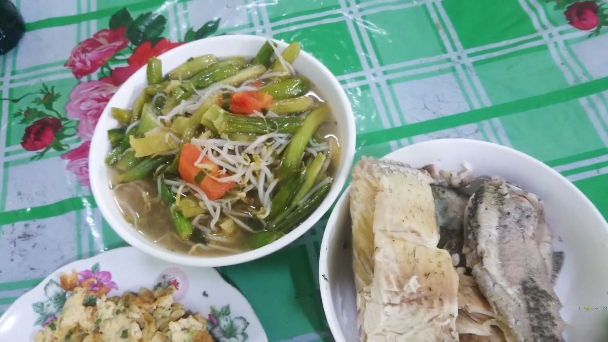 Cá tai tượng nấu canh chua