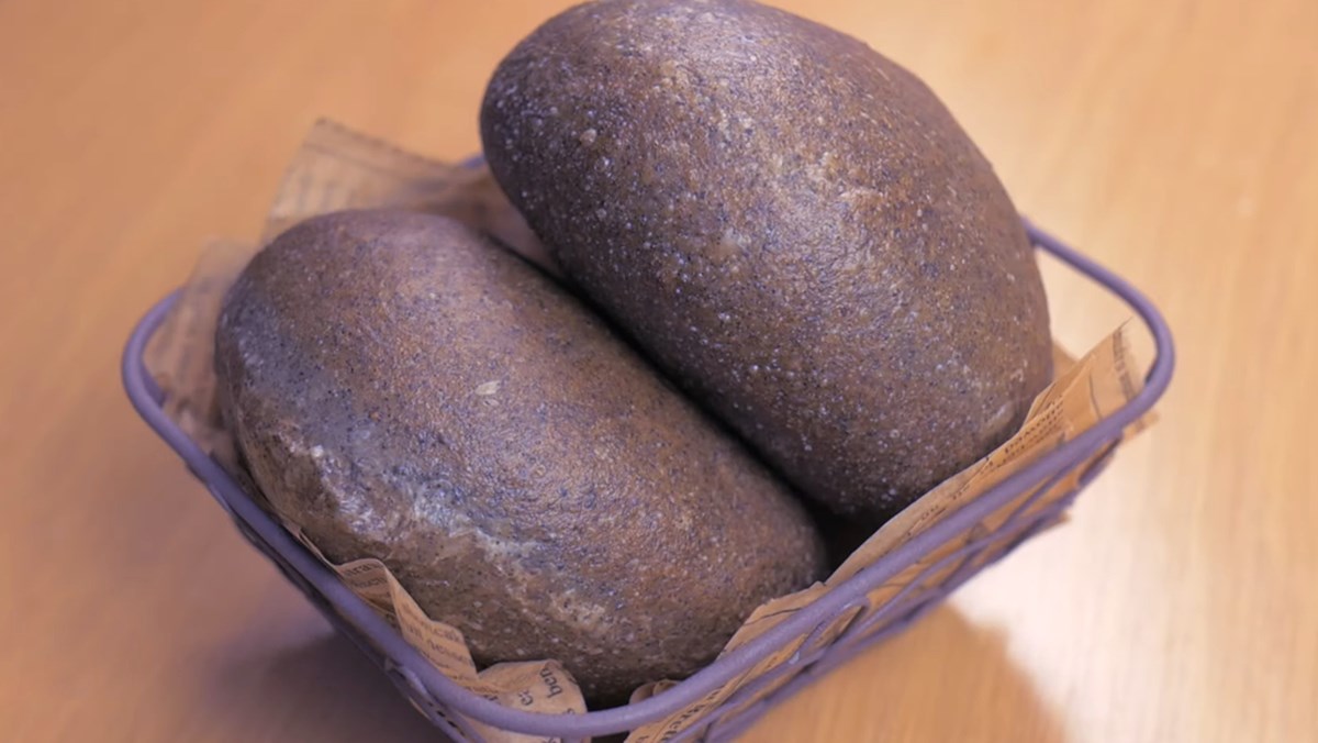 Bánh mì mè đen nhân matcha trà xanh