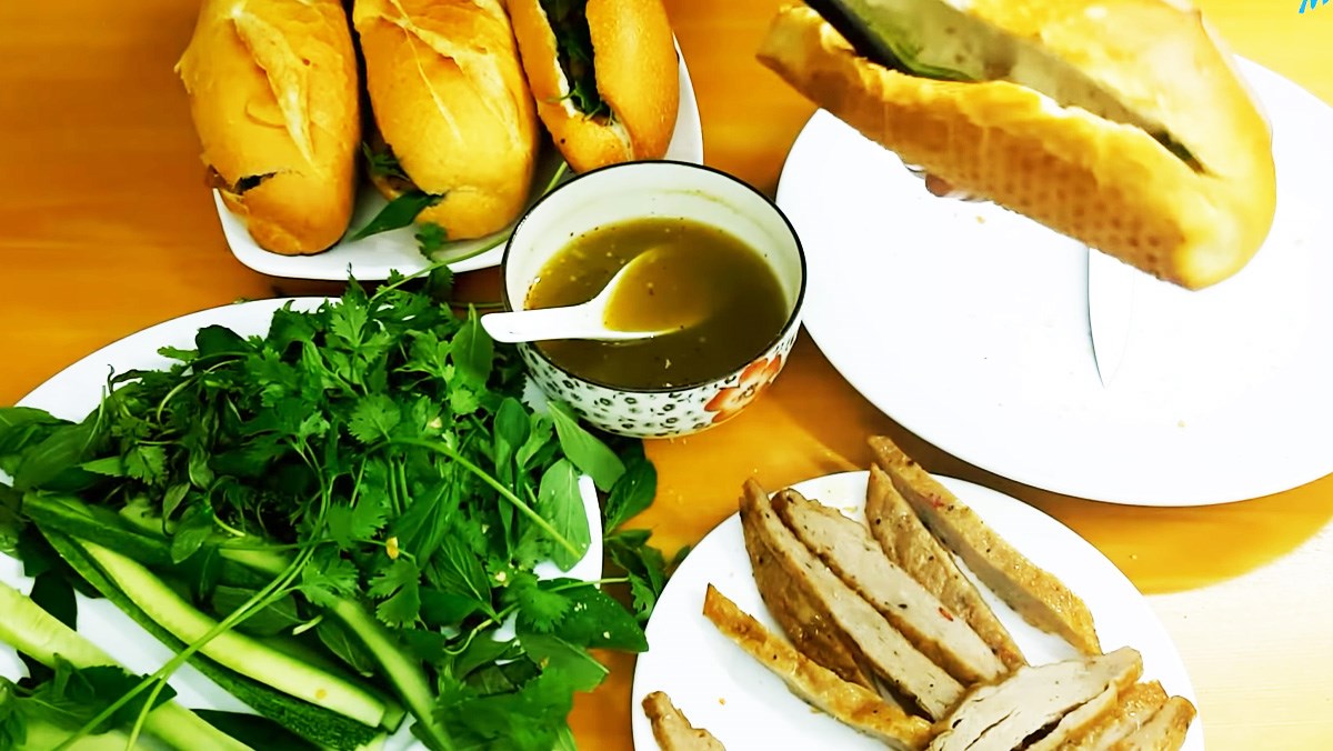 Hướng dẫn cách làm nước sốt bánh mì chả cá ngon và đậm đà tại nhà