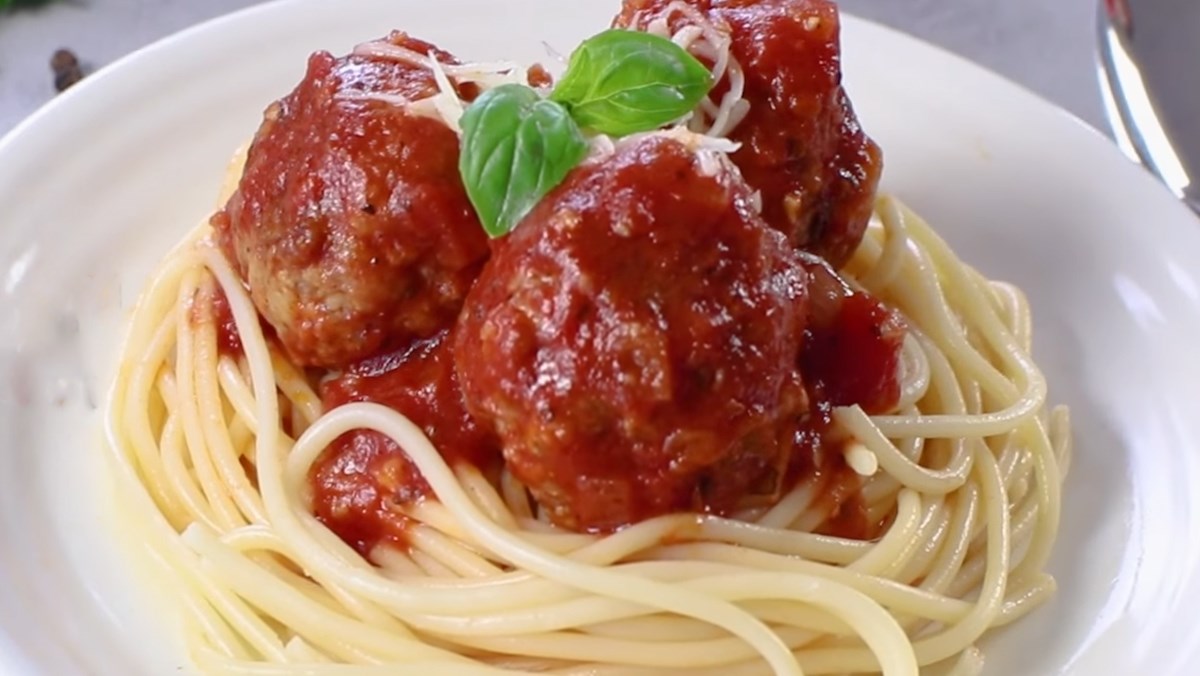 2 cách làm mì ý - spaghetti thịt viên sốt cà chua và sốt kem