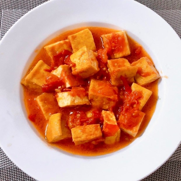 Cách làm đậu hũ sốt cà chua chay đơn giản dễ làm cho bữa cơm thanh đạm