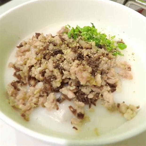 Cách nấu cháo sườn bằng bột gạo ngon mịn hấp dẫn dễ làm tại nhà
