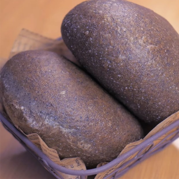 Cách làm bánh mì mè đen nhân matcha trà xanh thơm ngon khó cưỡng