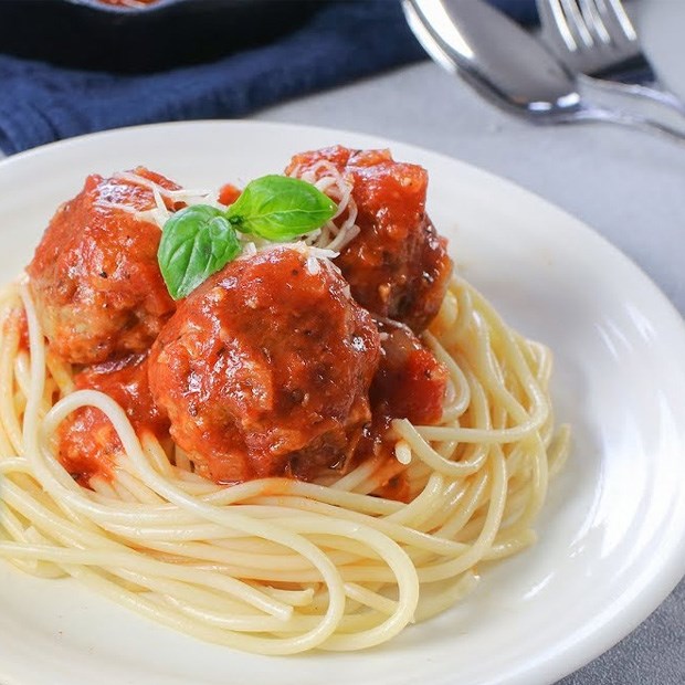 2 cách làm mì ý - spaghetti thịt viên sốt cà chua và sốt kem thơm ngon