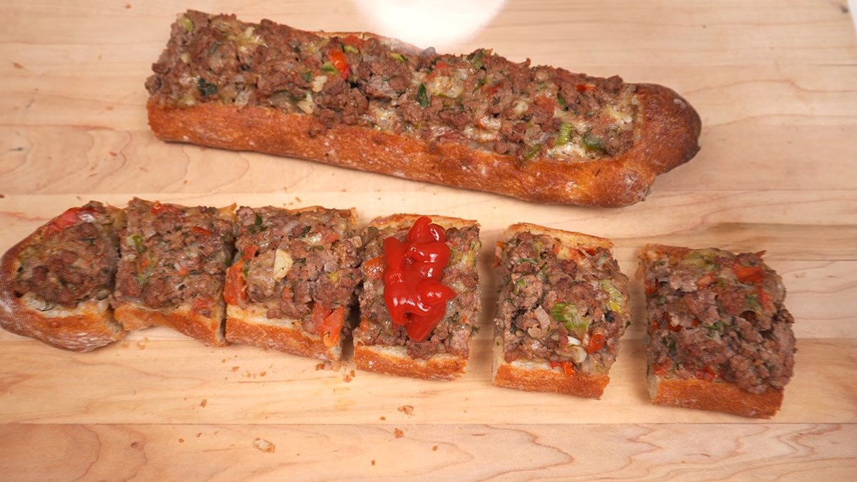 Bánh mì thịt bò băm