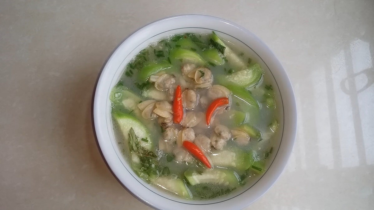 Canh nghêu nấu mướp