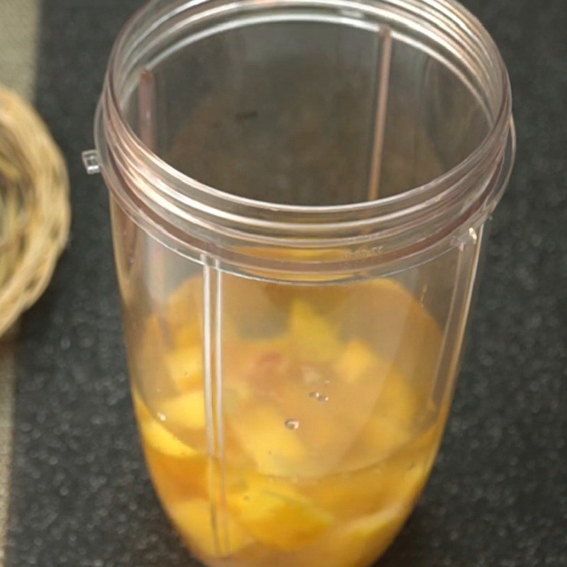 Bước 2 Ướp và xay đào Nước ép đào tươi