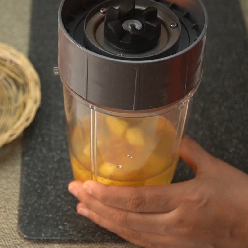 Bước 2 Ướp và xay đào Nước ép đào tươi