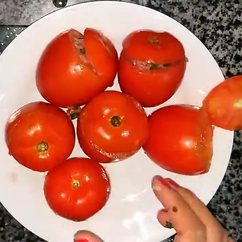 Bước 3 Nhồi thịt vào cà chua Cà chua nhồi thịt hấp
