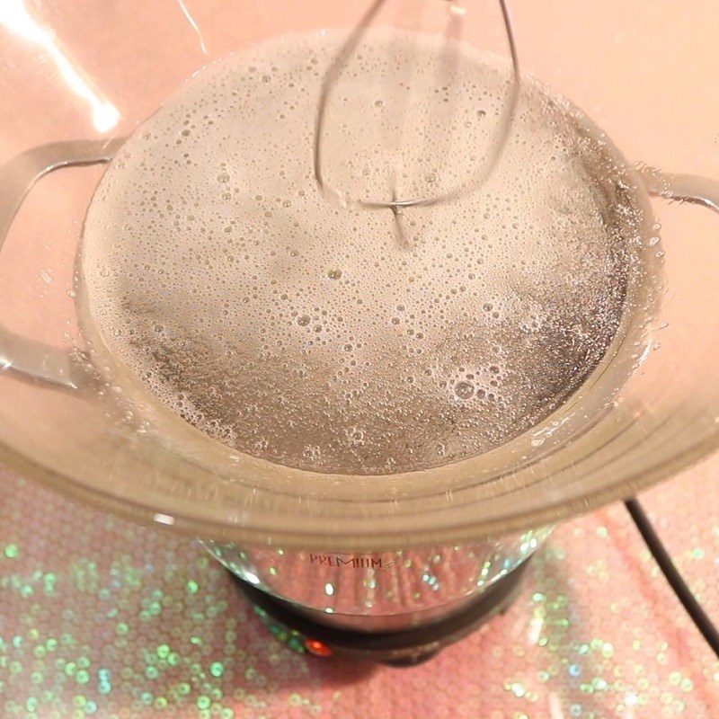 Bước 4 Đánh lòng trắng trứng Milo bọt biển