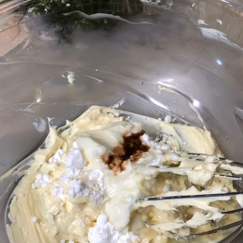 Bước 2 Đánh tan cream cheese Cheesecake trái vải