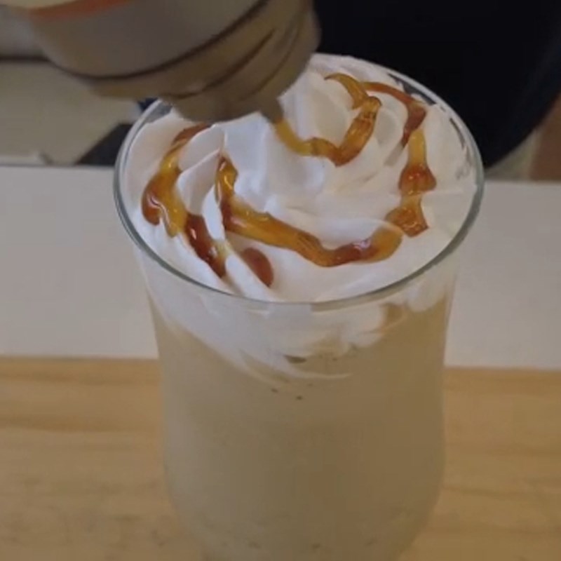 Bước 3 Hoàn thành Cafe caramel đá xay