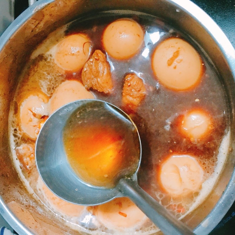 Bước 4 Kho thịt với trứng Thịt kho trứng không cần nước dừa