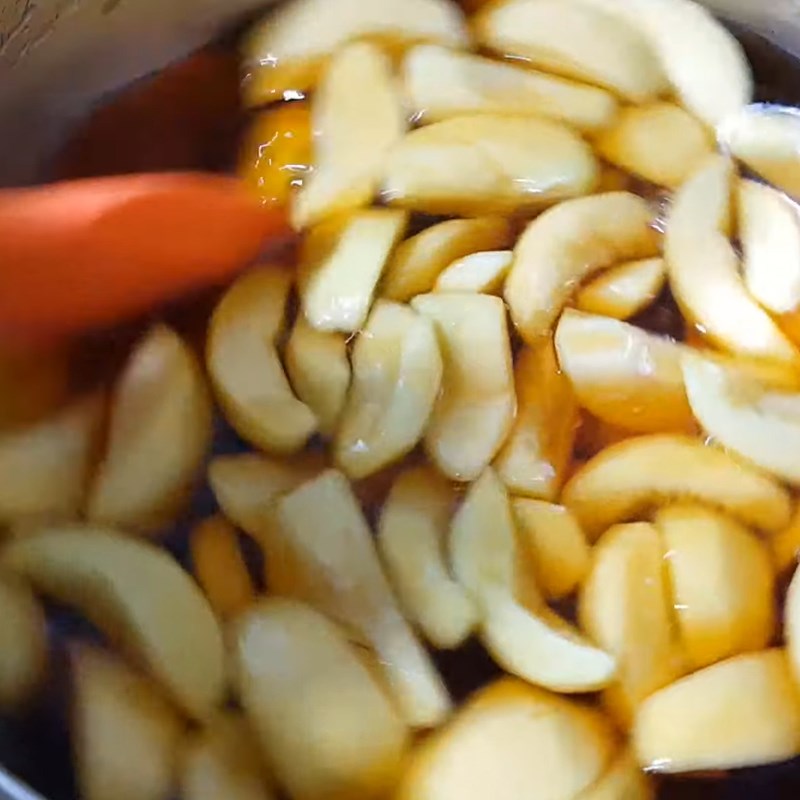 Bước 2 Làm đào ngâm nước đường Trà thạch đào