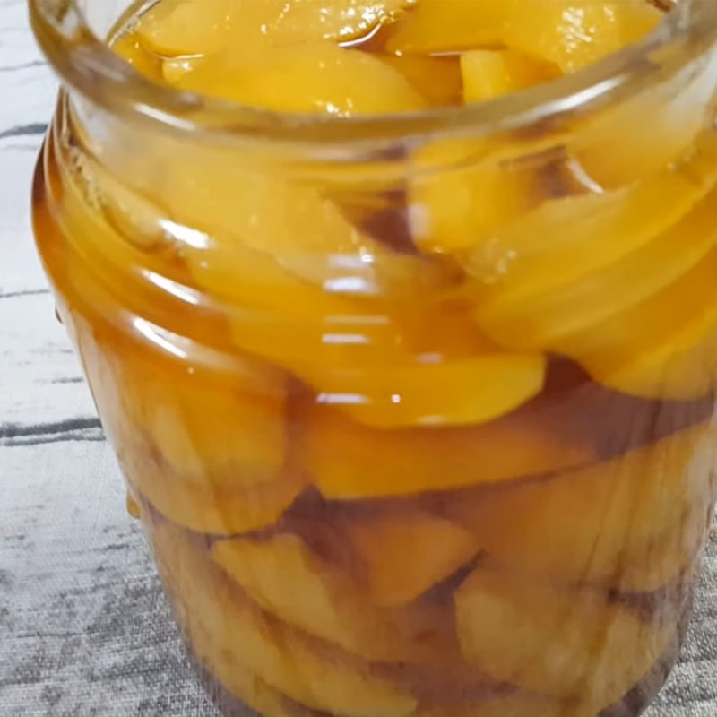 Bước 2 Làm đào ngâm nước đường Trà thạch đào