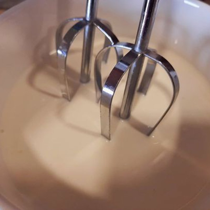 Bước 1 Làm milk foam Latte dâu tây macchiato