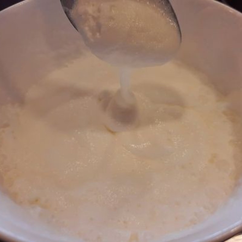 Bước 1 Làm milk foam Latte hồng trà macchiato