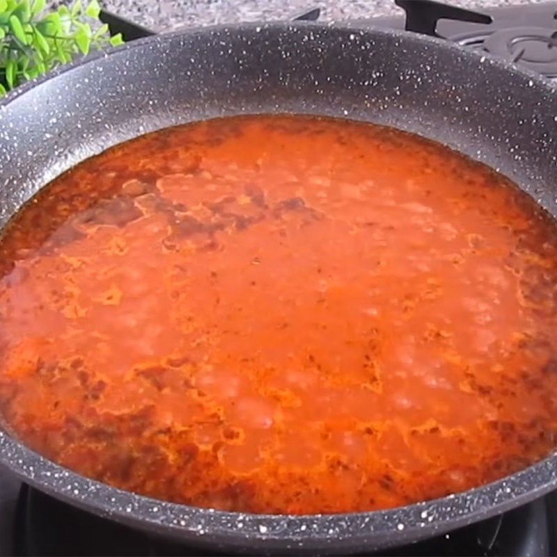 Bước 4 Làm sốt cà chua Cà tím cuộn thịt nướng
