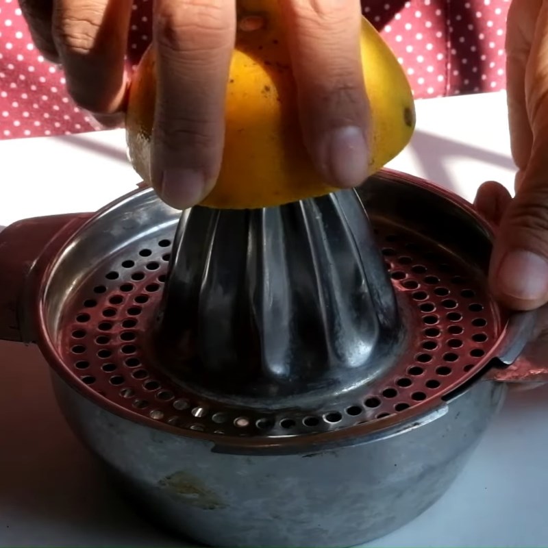 Bước 2 Lấy nước cốt cam và quýt Trà cam quýt