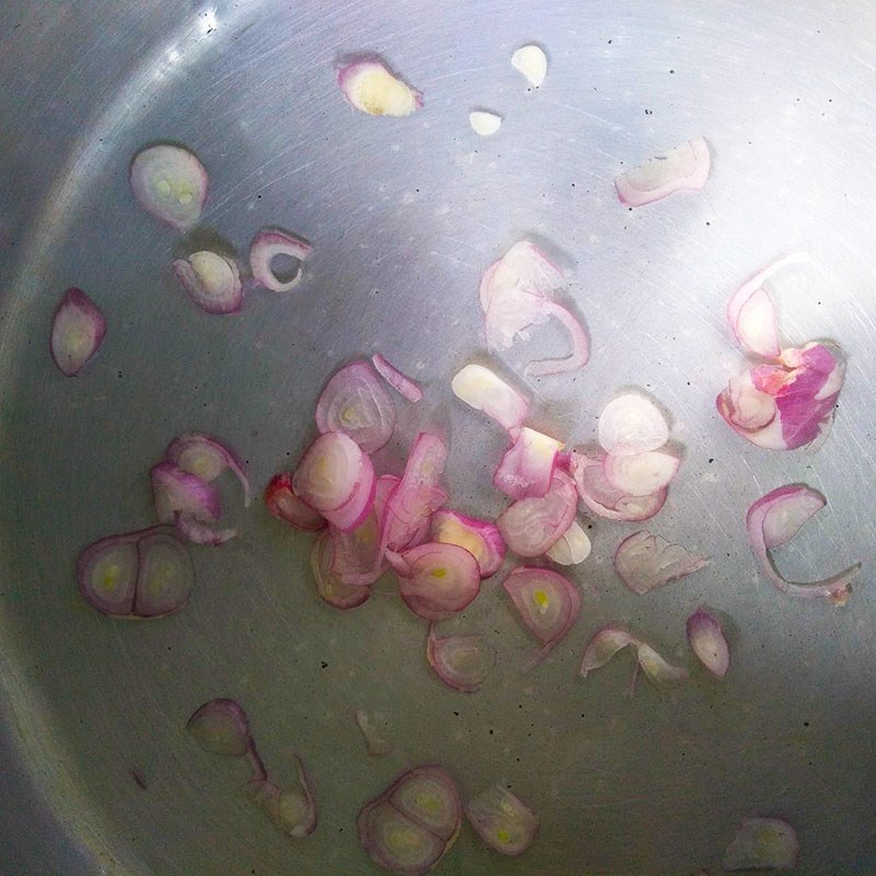 Bước 3 Nấu canh măng chua cá hồi Canh măng chua cá hồi