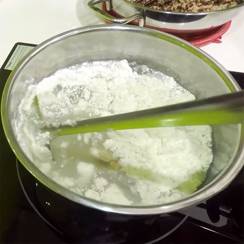 Bước 5 Nấu cháo Cháo sườn nấu bằng bột gạo