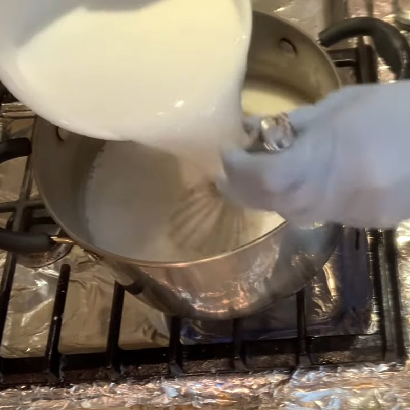 Bước 3 Nấu nước cốt dừa Bánh tằm lá mơ se tay