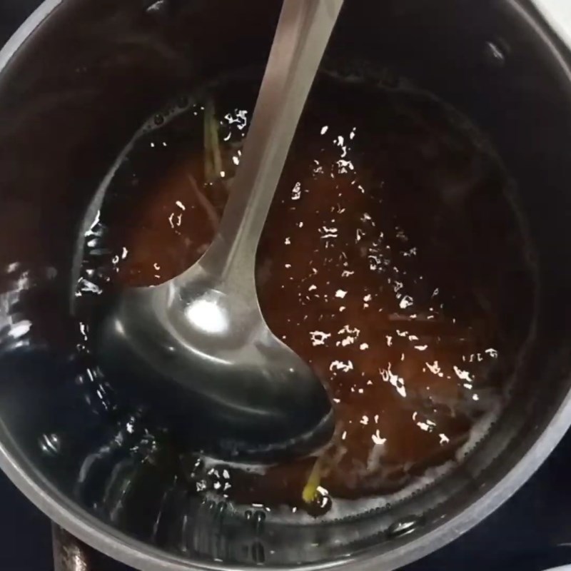 Bước 4 Nấu nước đường Chè trôi nước bí đỏ