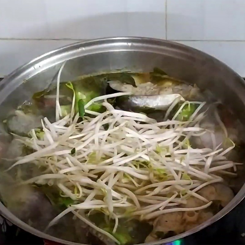 Bước 4 Nấu canh Canh chua lá giang